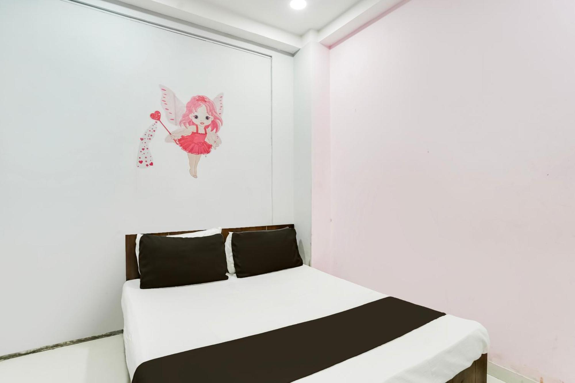 Hotel O Day Night Rooms Surat Exteriör bild
