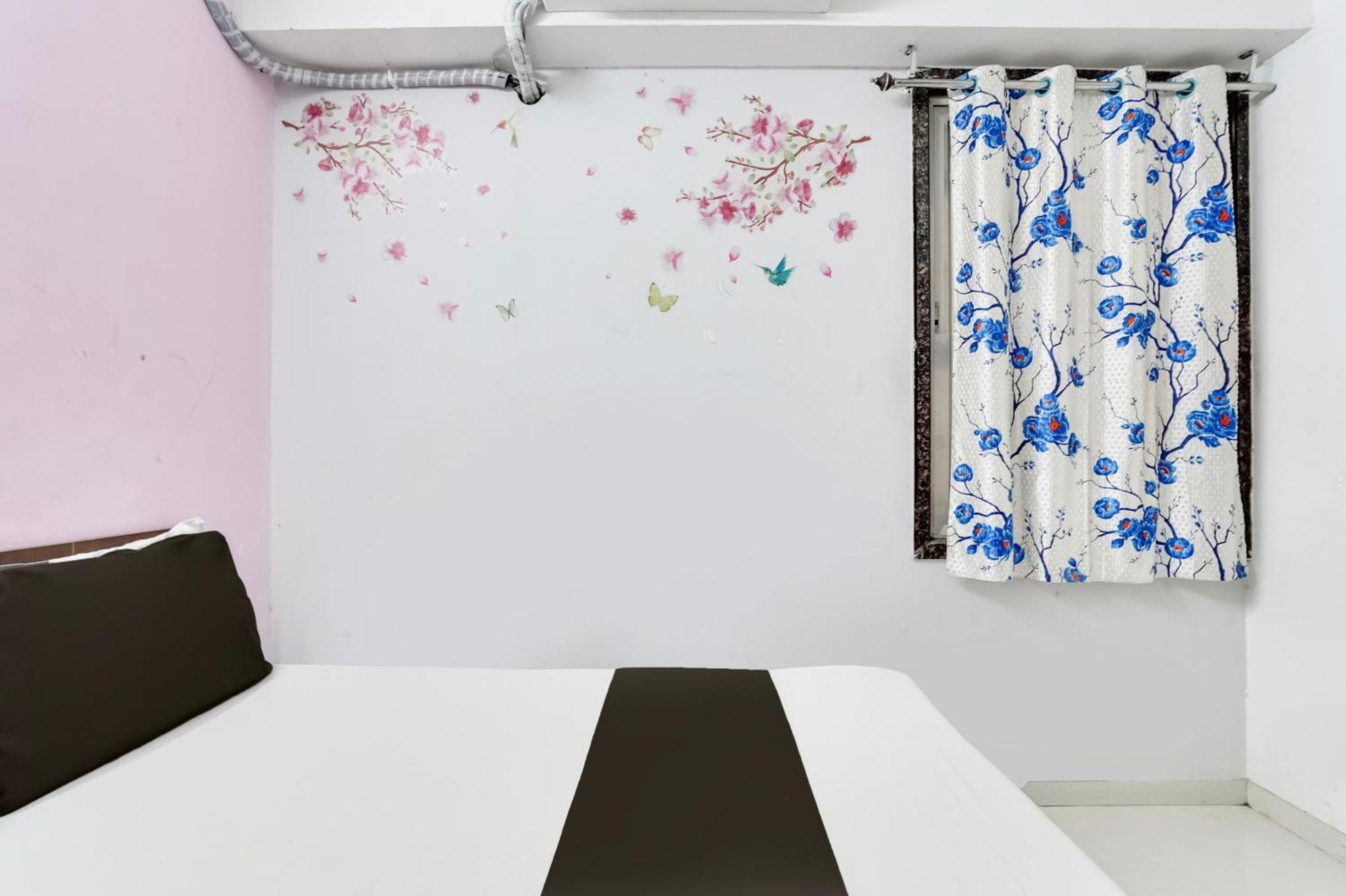 Hotel O Day Night Rooms Surat Exteriör bild
