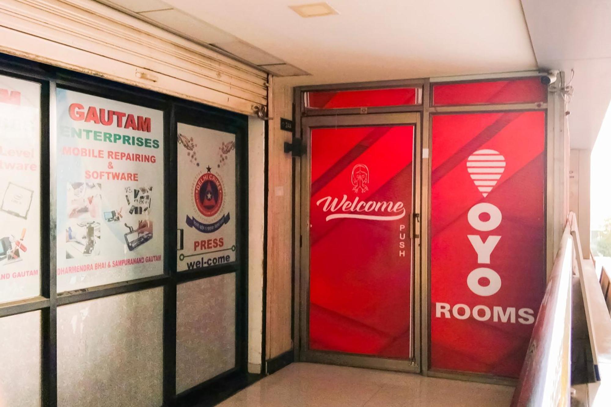 Hotel O Day Night Rooms Surat Exteriör bild