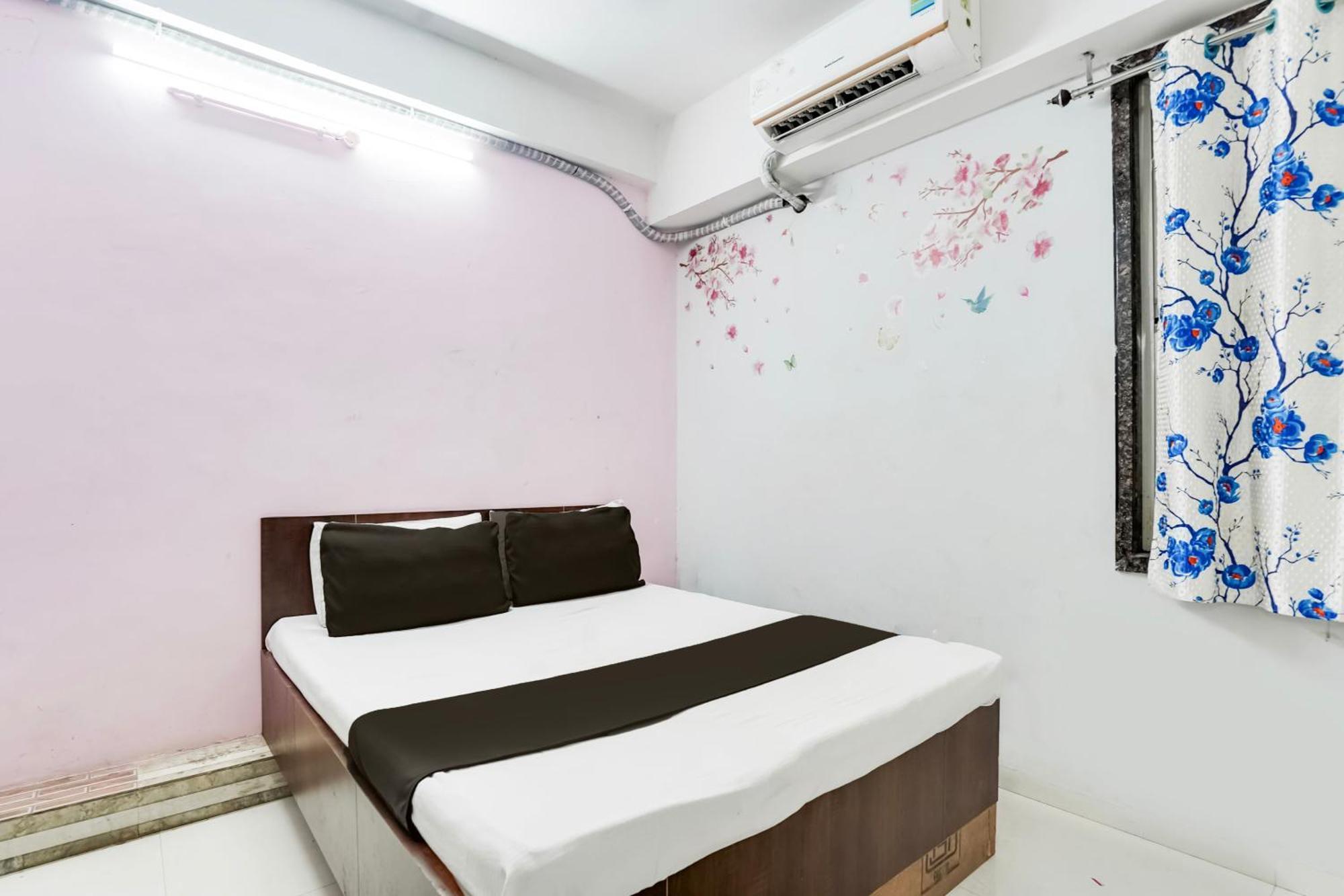 Hotel O Day Night Rooms Surat Exteriör bild